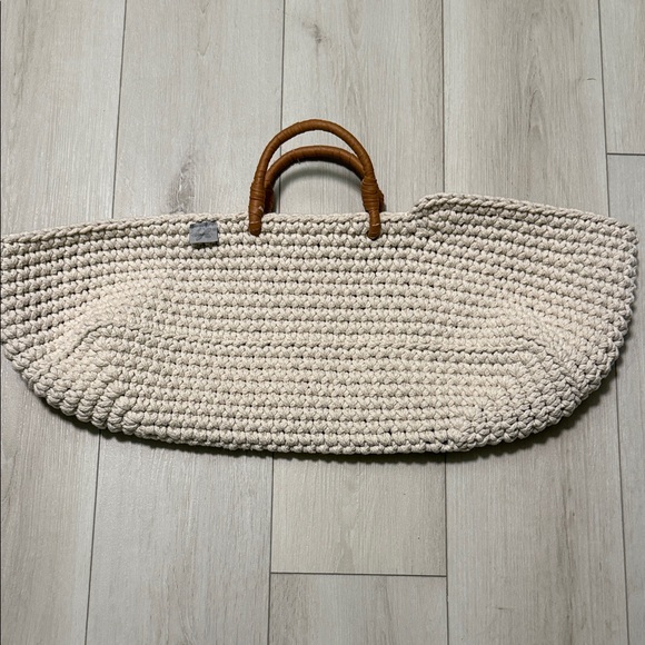 Women’s Elegant Cream Woven Tote Bag approx 28 x 7” - Picture 4 of 8